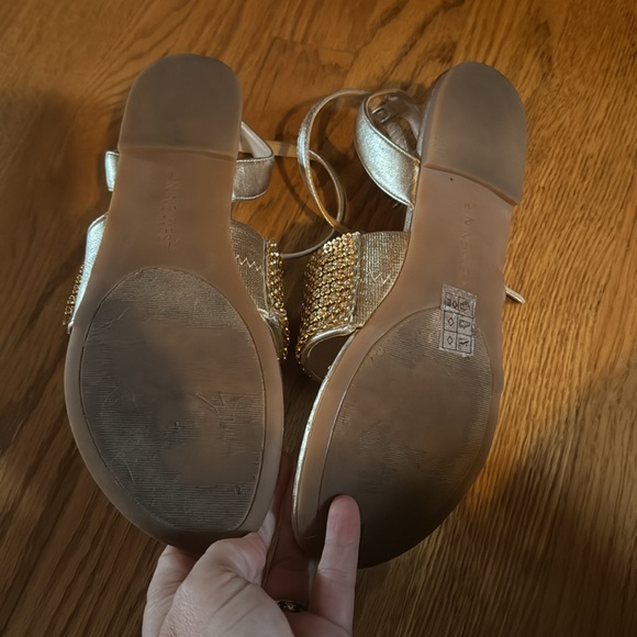 Nine West gold sandals - Picture 2 of 2